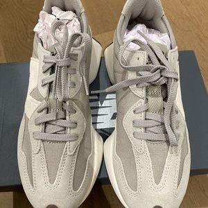New Balance 327 Grey Oak With Sea Salt 